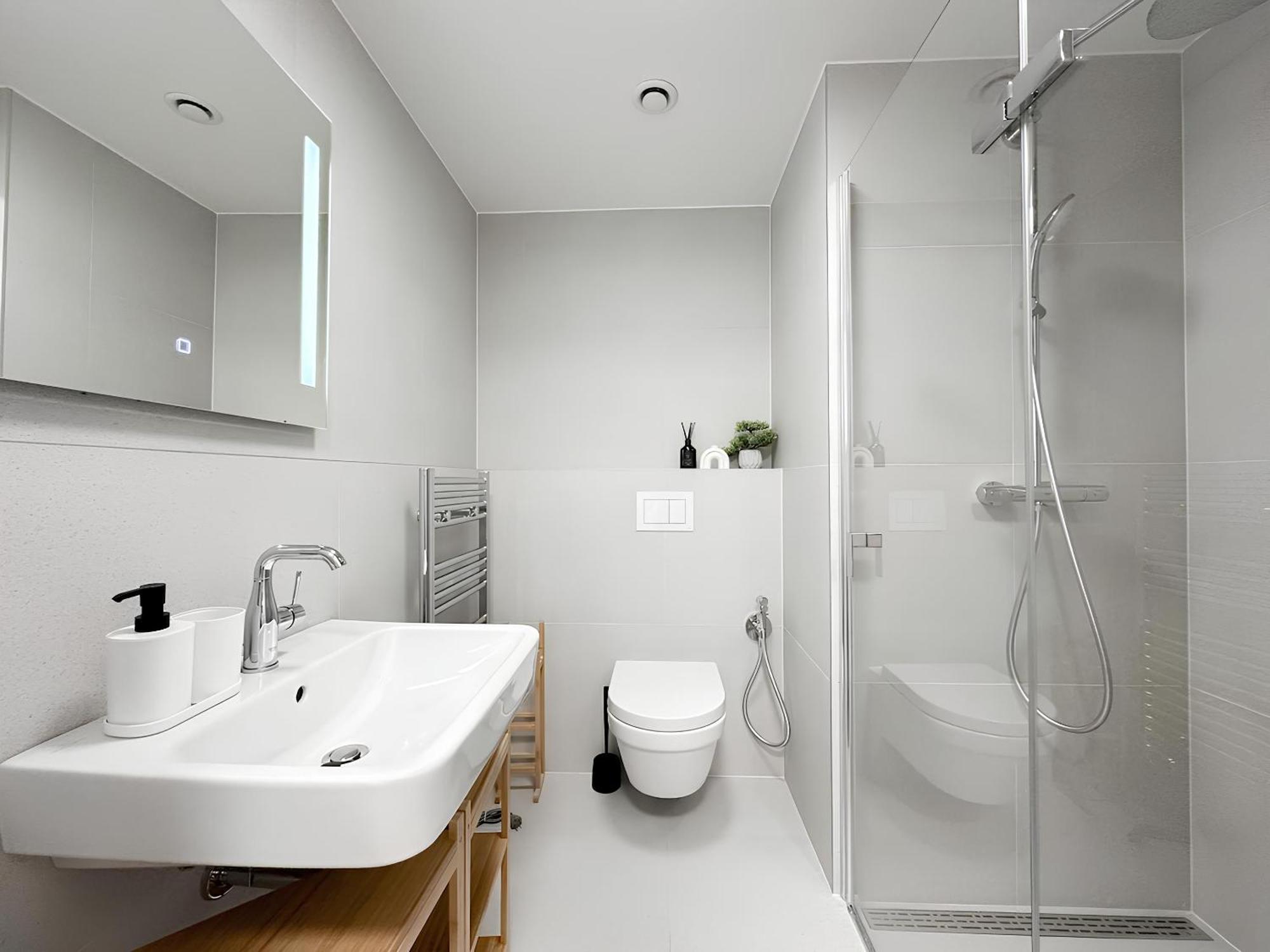 Real Living By Refa Karlin 307 Prague